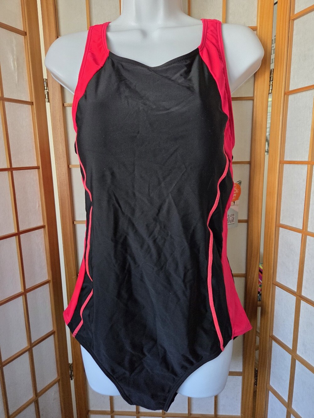 NWT WOMENS UPF 50+ COLORBLOCK SWIMMING SUIT SIZE XL